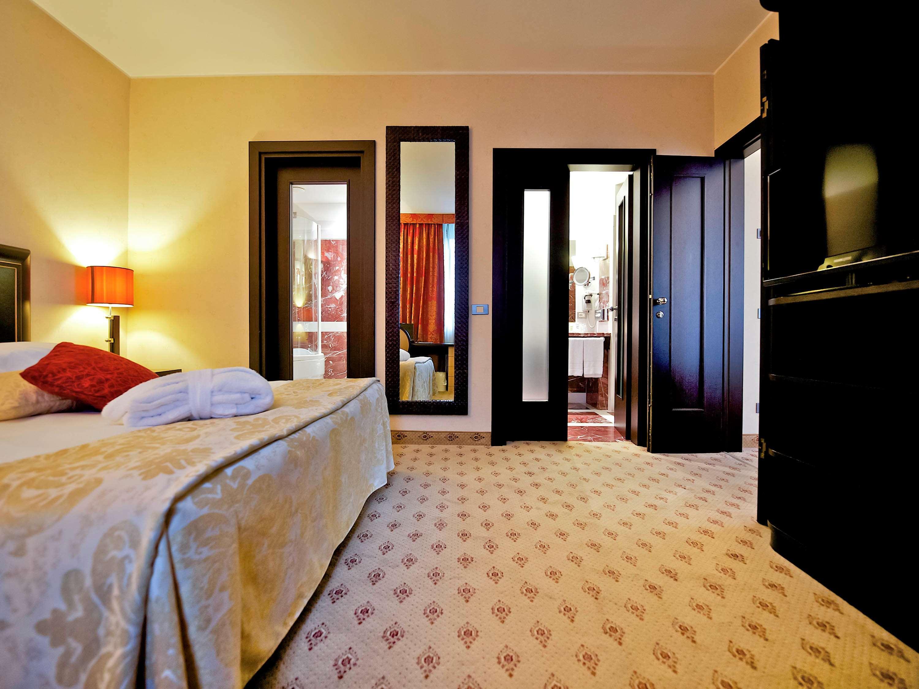 Mercure West Hotel