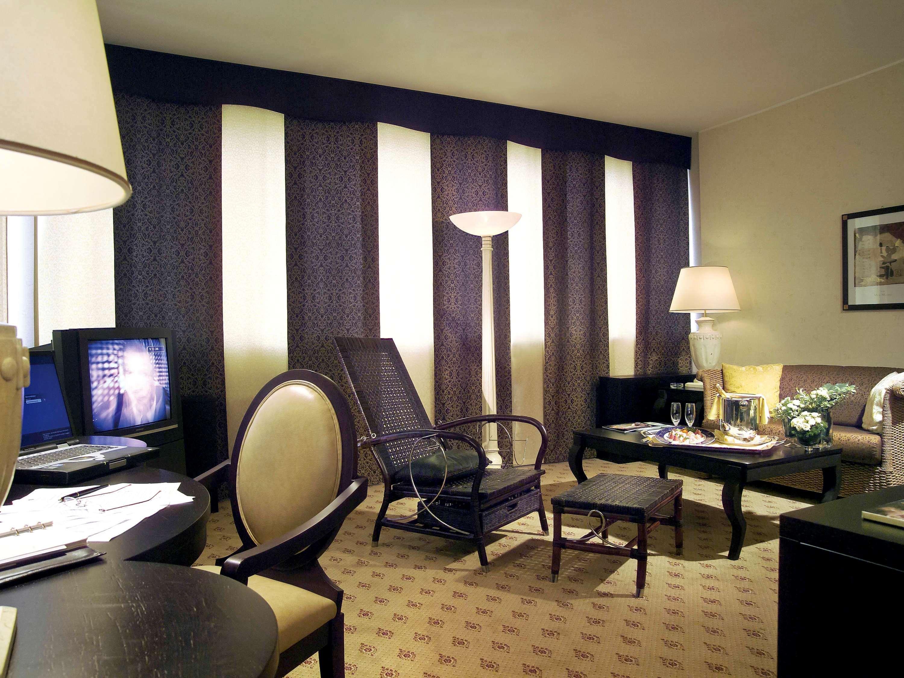 Mercure West Hotel 4*