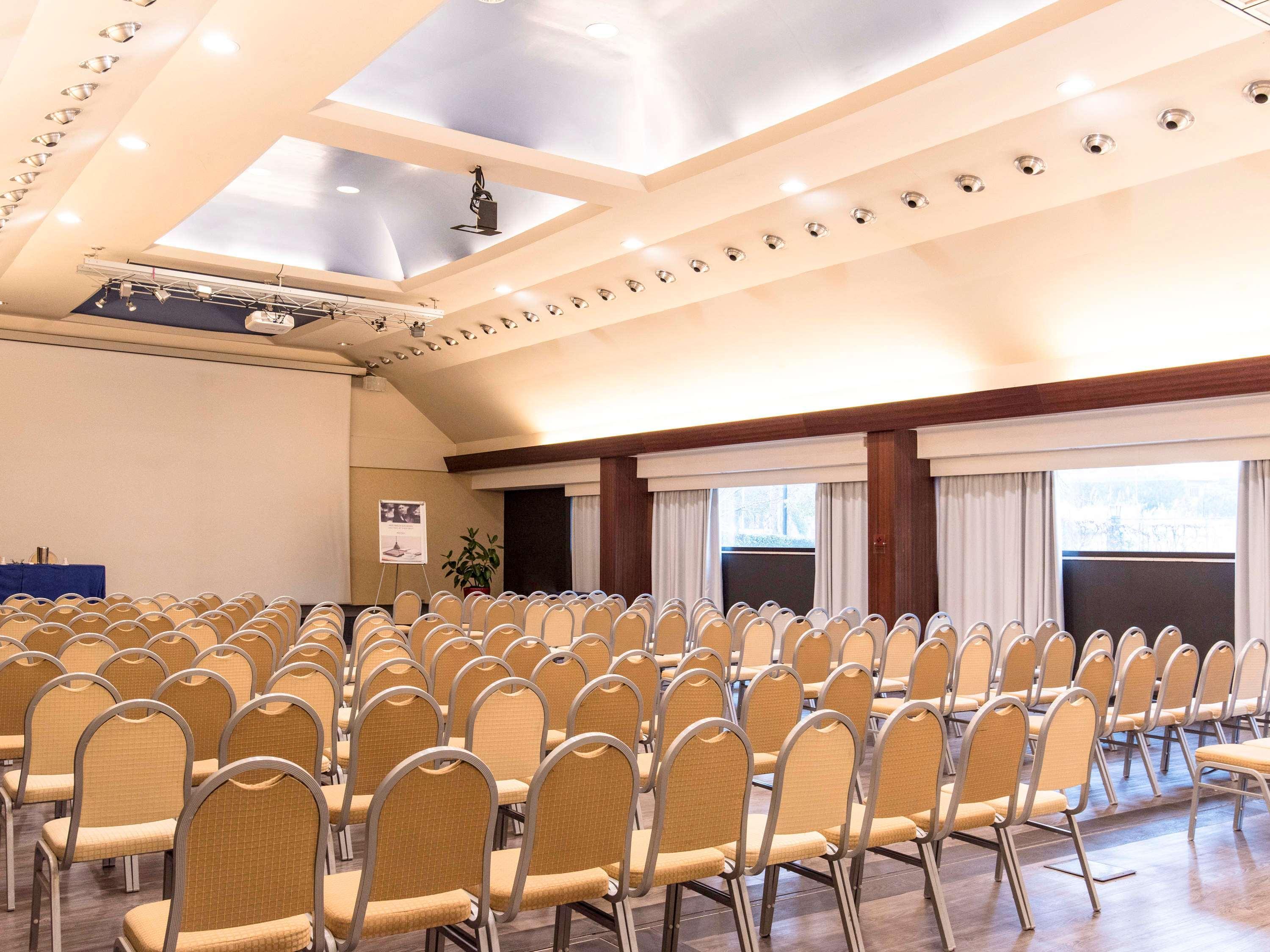 Mercure West Hotel 4*
